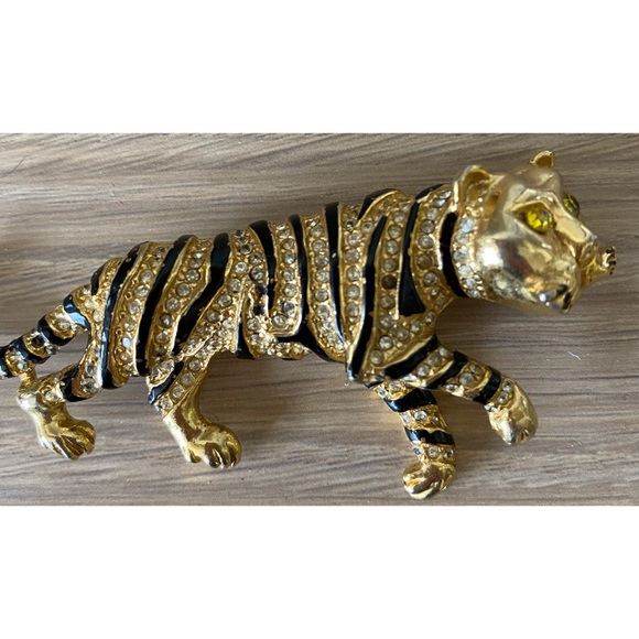 Retro Tiger Brooch. Diamanté Black & Gold Tone - Picture 4 of 6